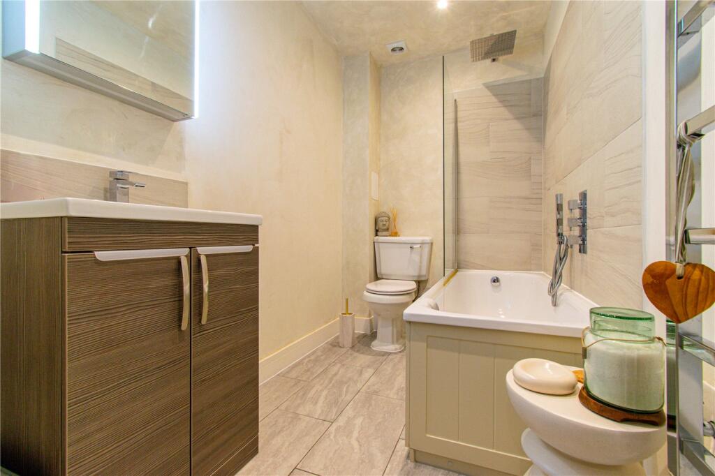 Pelican Lane, Newbury, Berkshire, RG14 photo 4