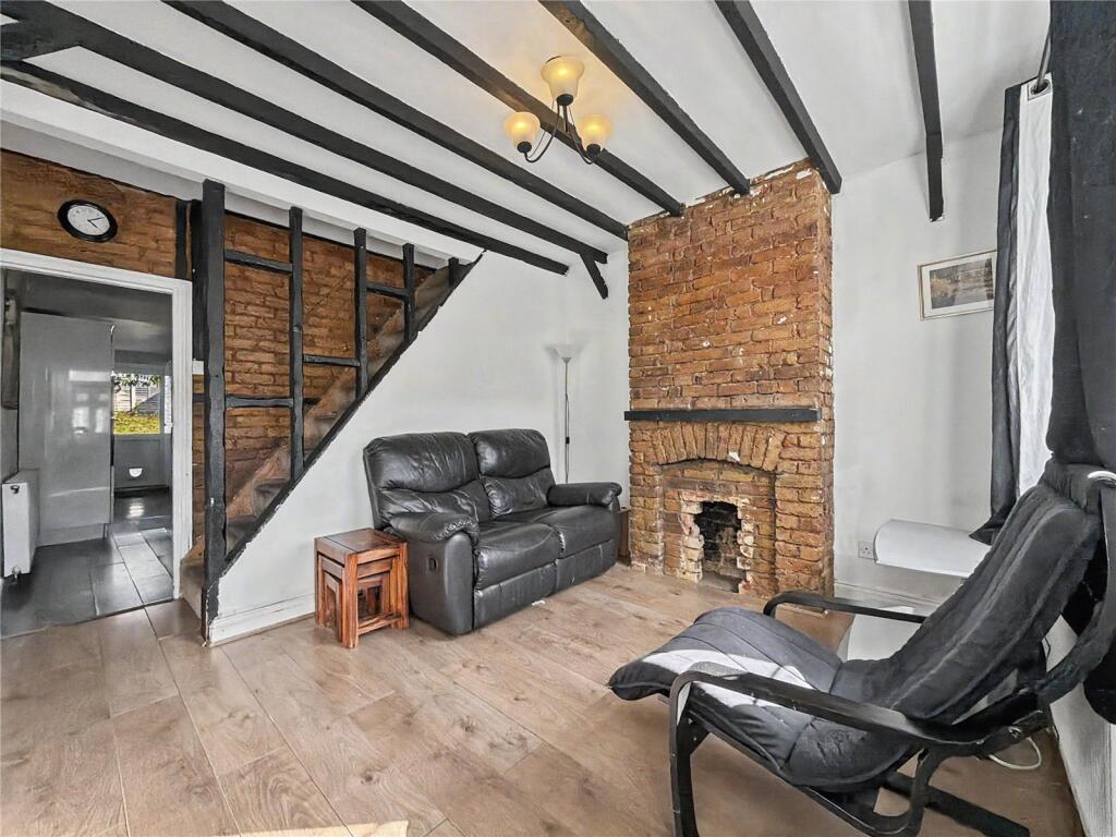 House in Gillingham, Sally Port Gardens - More