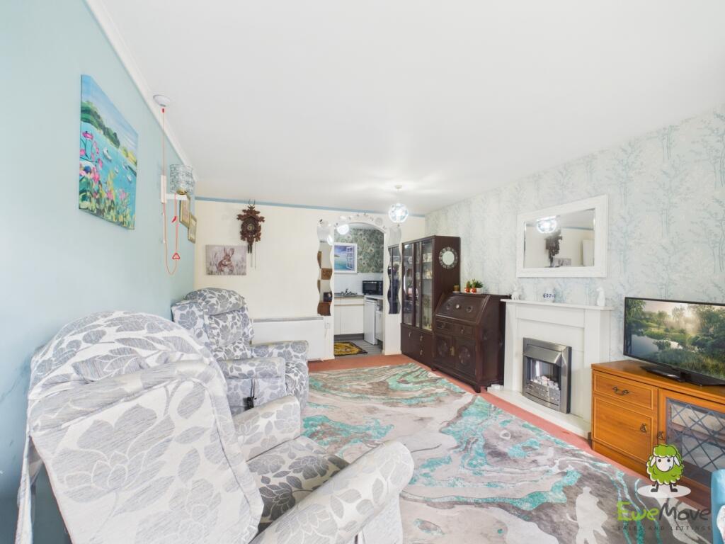 Oakfields, Lychpit, Basingstoke, Hampshire, RG24 photo 5