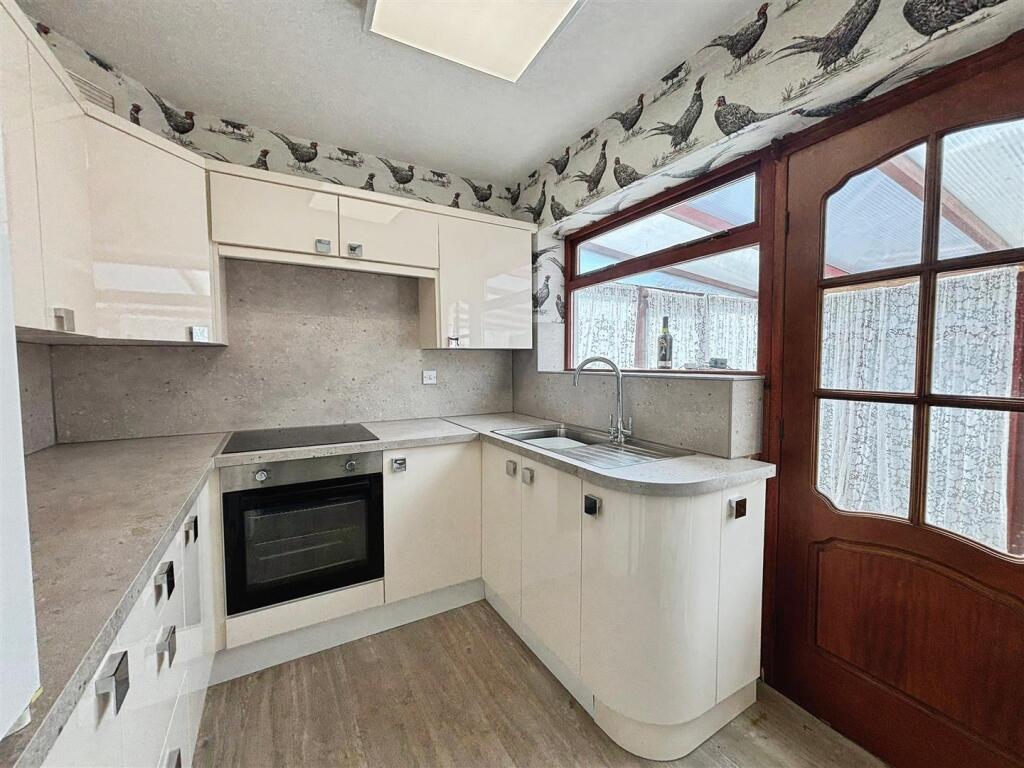 Additional image 4 of Reevy Avenue, Bradford, BD6 3EQ