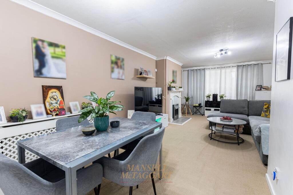 House in Crawley, Southgate - View 3