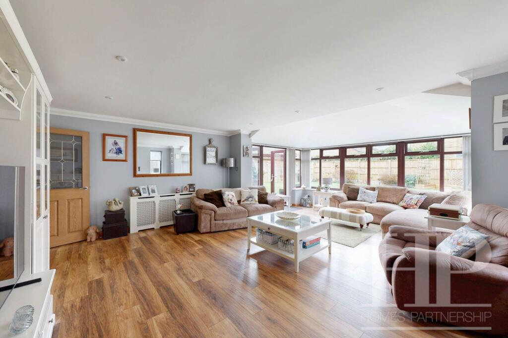 House in Crawley, Worth - View 6