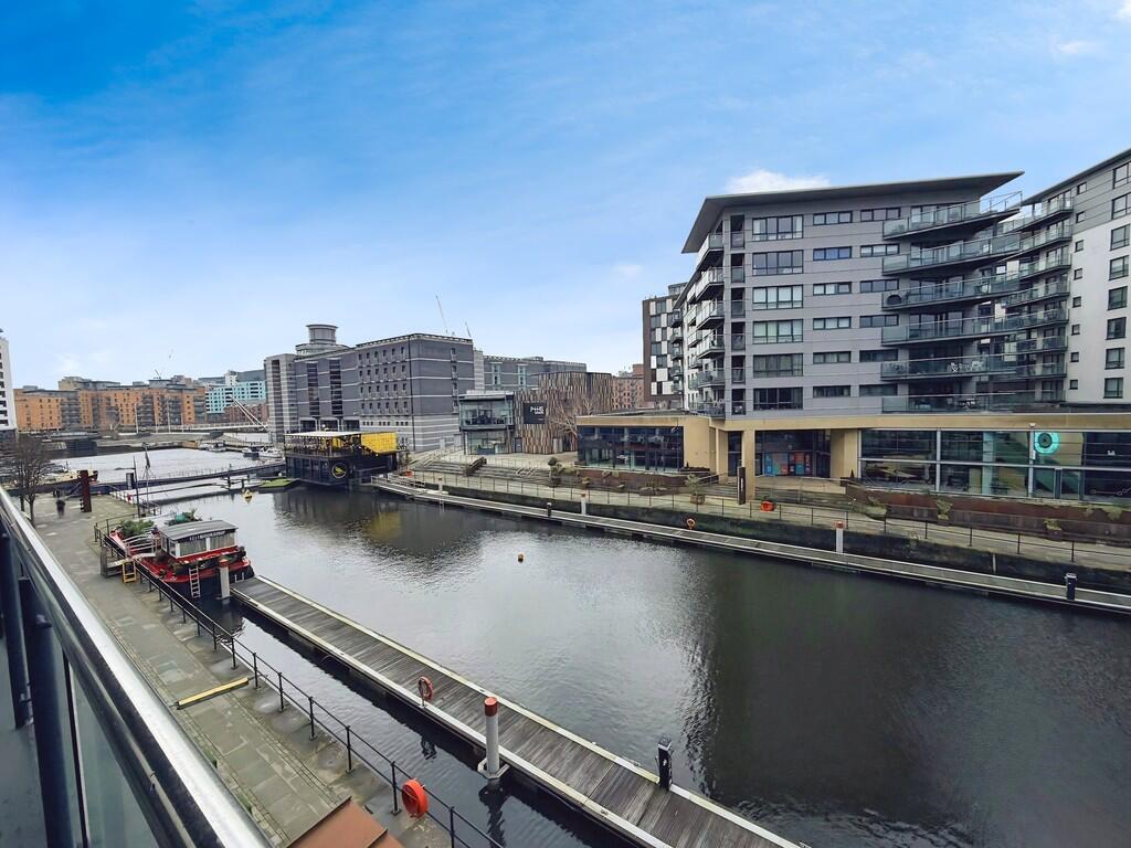 La Salle, Leeds Dock photo 2