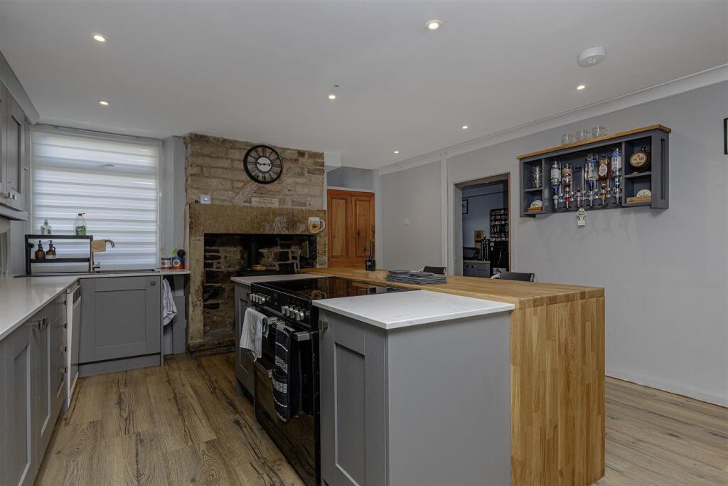 House in Huddersfield - View 2