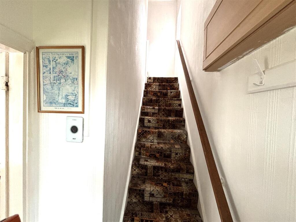 Chestnut Avenue, Canterbury, Canterbury photo 3