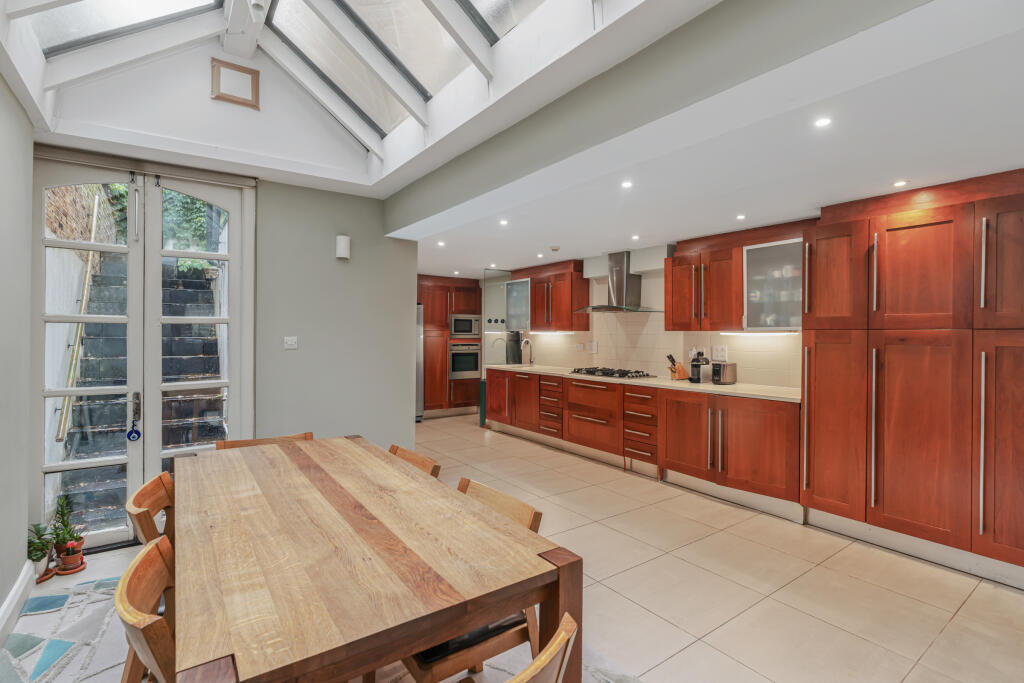 House in London - View 5