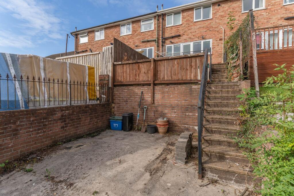 House in Newport - View 4