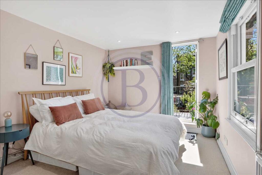 Apartment in London - More