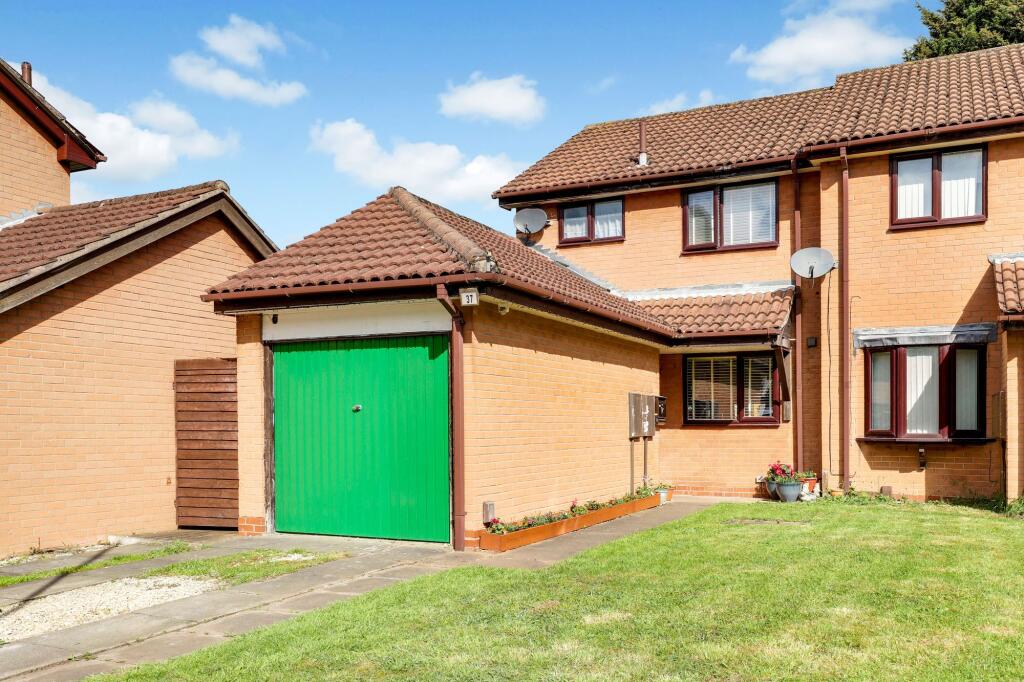 Main image of property: Poplar Avenue, Nottingham, NG5