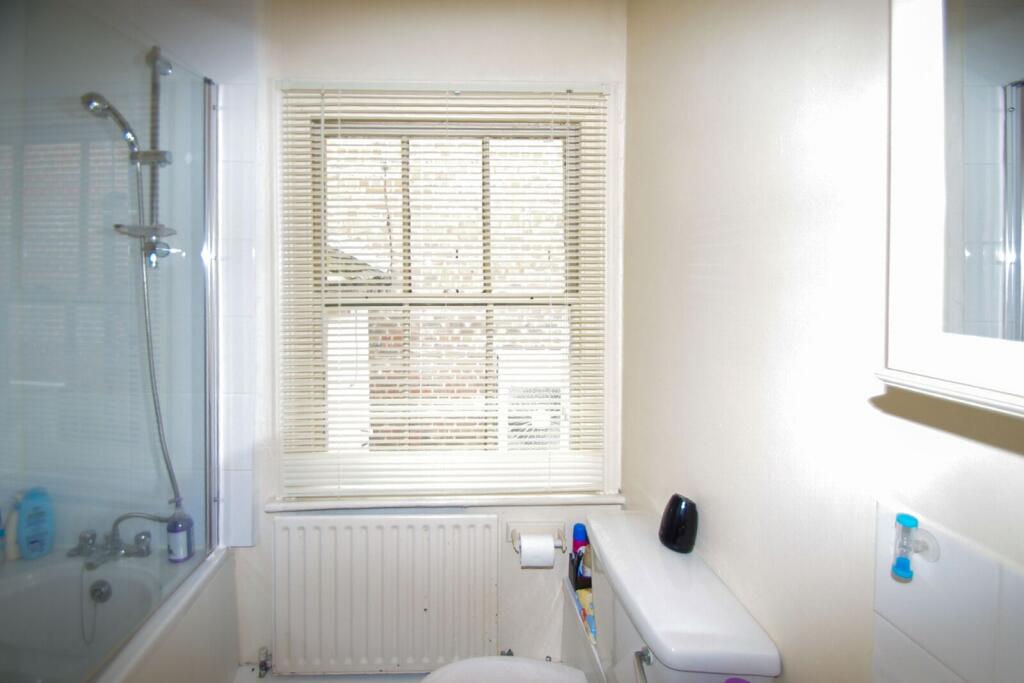 Apartment in Watford - View 5