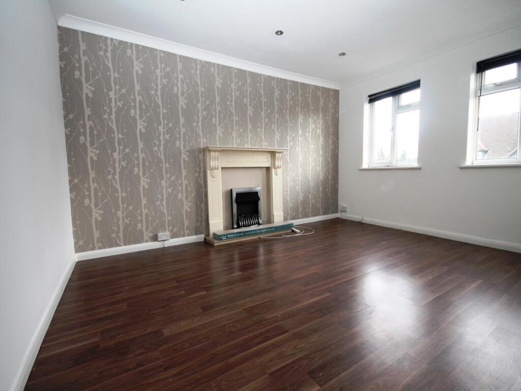 Apartment in Romford - More