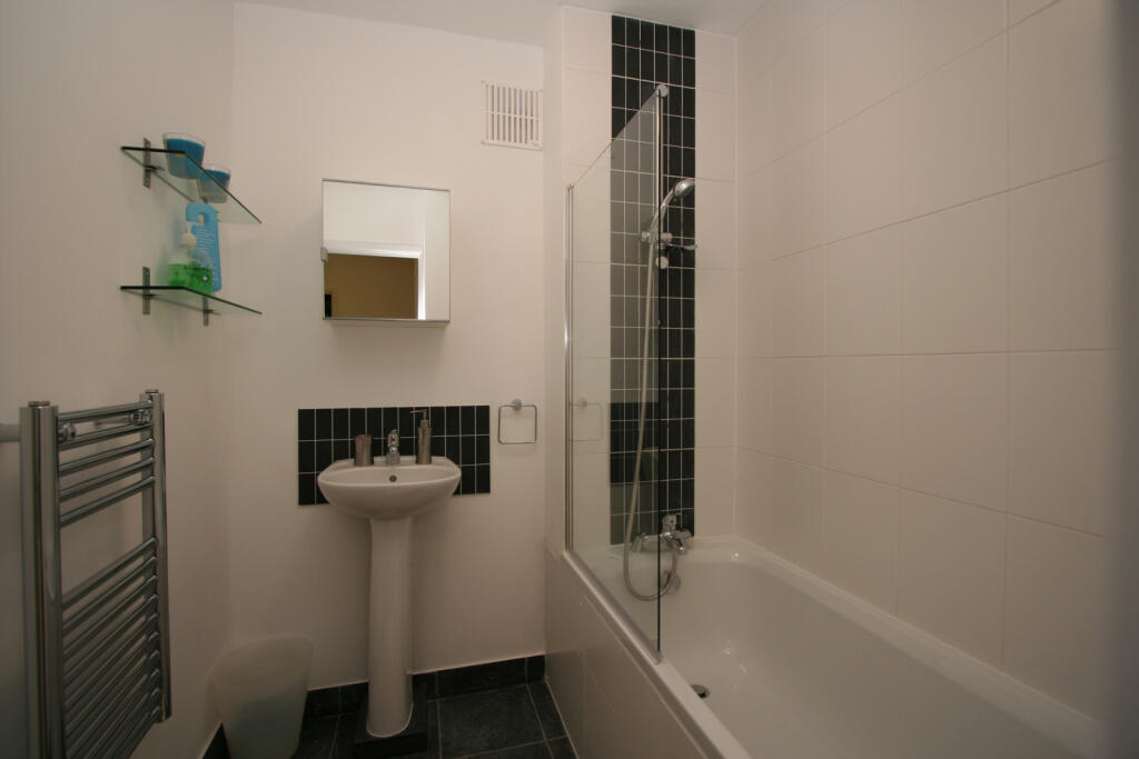 1 bedroom flat share for rent