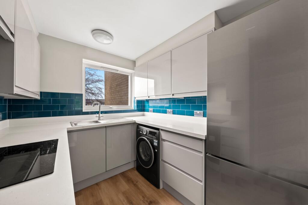 Apartment in Sutton - View 3