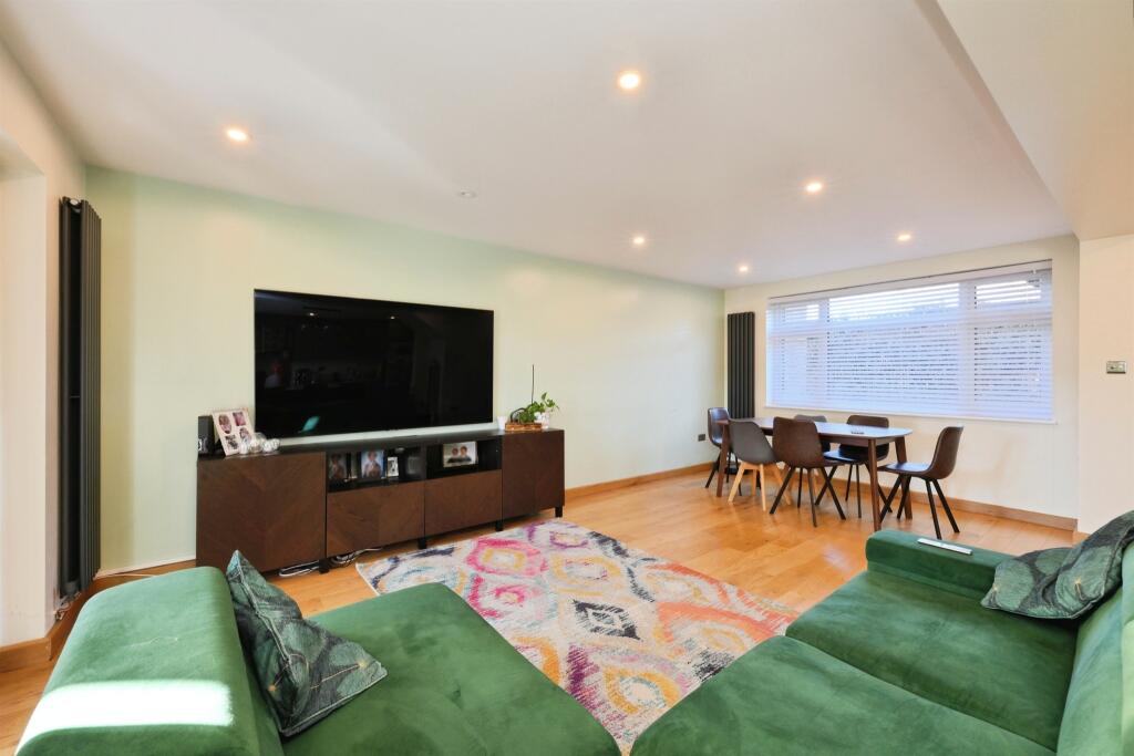 House in Harlow, Brays Grove - View 6