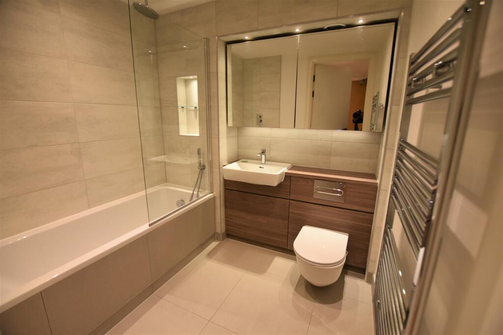 Apartment in Southall - View 5