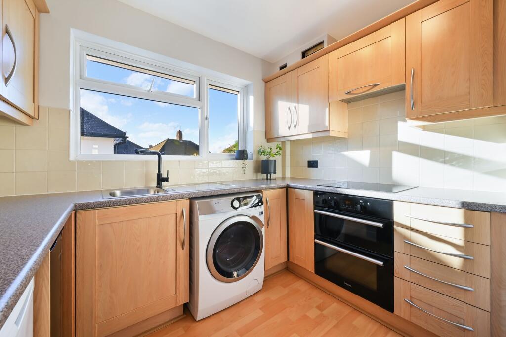 Apartment in London, Royal Borough of Kingston upon Thames - View 5