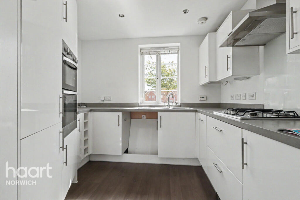 House in South Norfolk, Queen's Hills, Costessey - View 3
