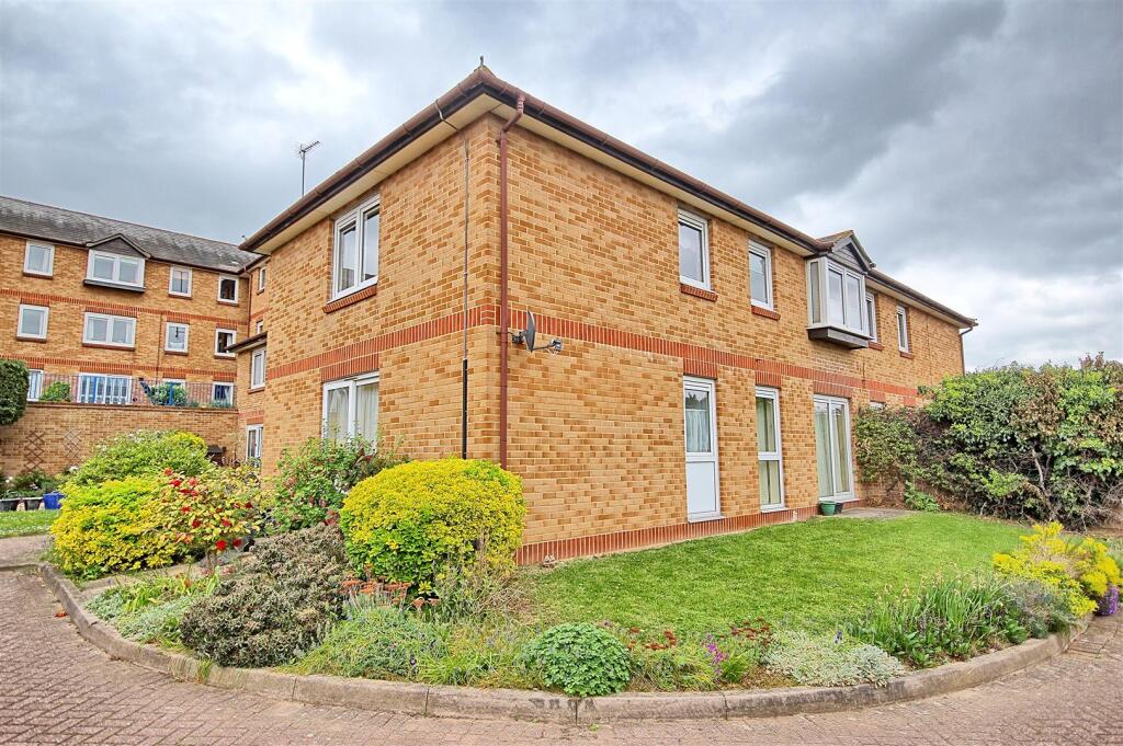 Main image of property: RETIREMENT APARTMENT WITH EXTENDED LEASE - CHAIN FREE