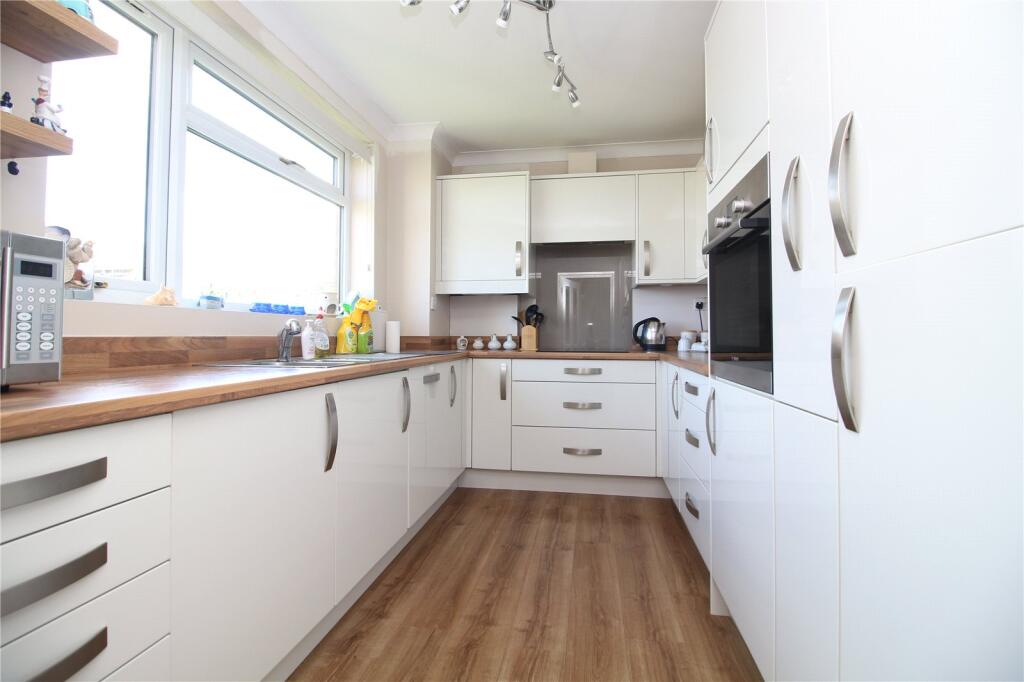Sea Road, Barton On Sea, Hampshire, BH25 photo 3