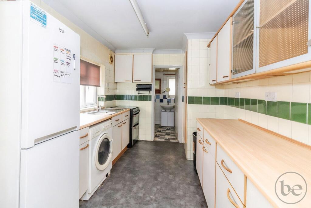 House in Reading, Dee Park - More