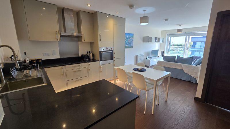 610 Kitson House photo 3