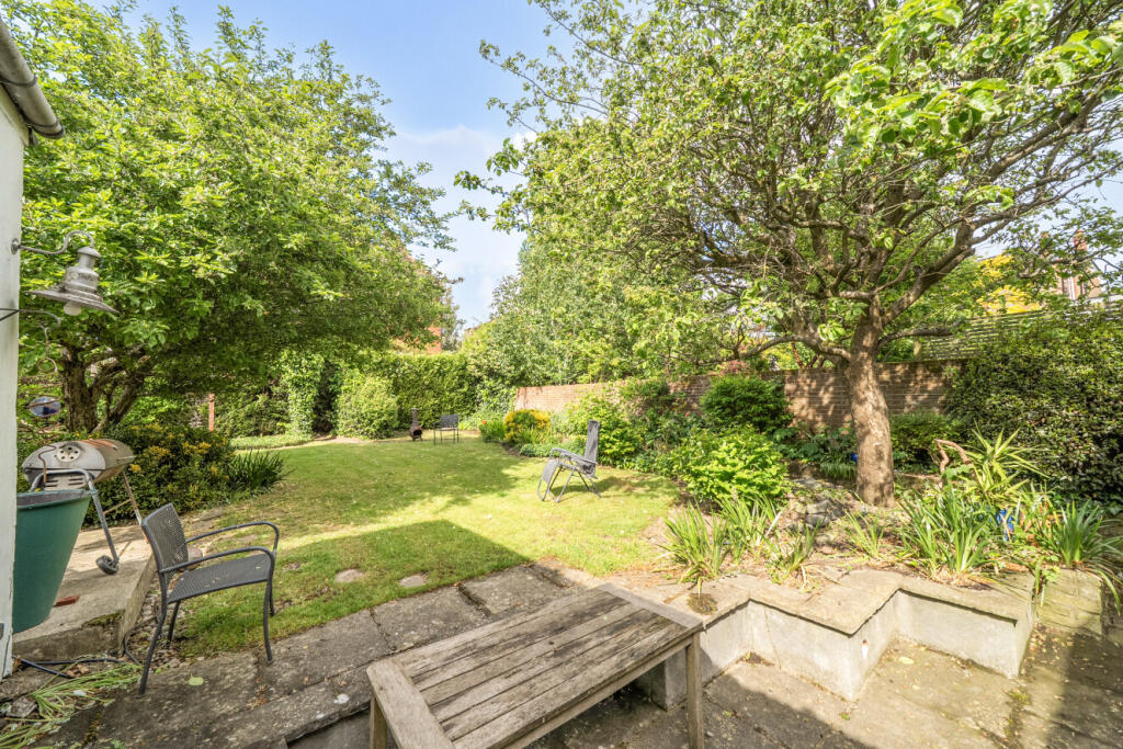 House in London, Fortis Green, Muswell Hill - More