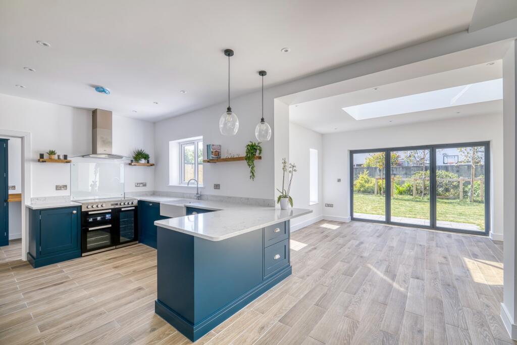 6, Overleigh, Street, Somerset, BA16 photo 2