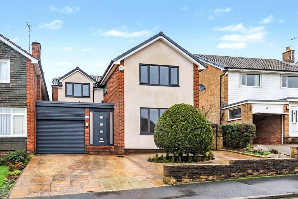 3-bed detached on Hall Park Avenue, Horsforth, Leeds, £600,000