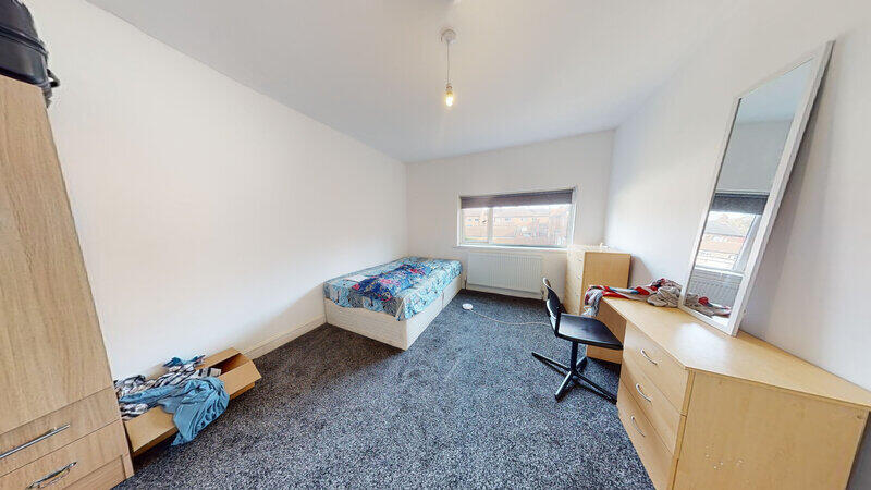 House in Leeds, Hyde Park - View 3