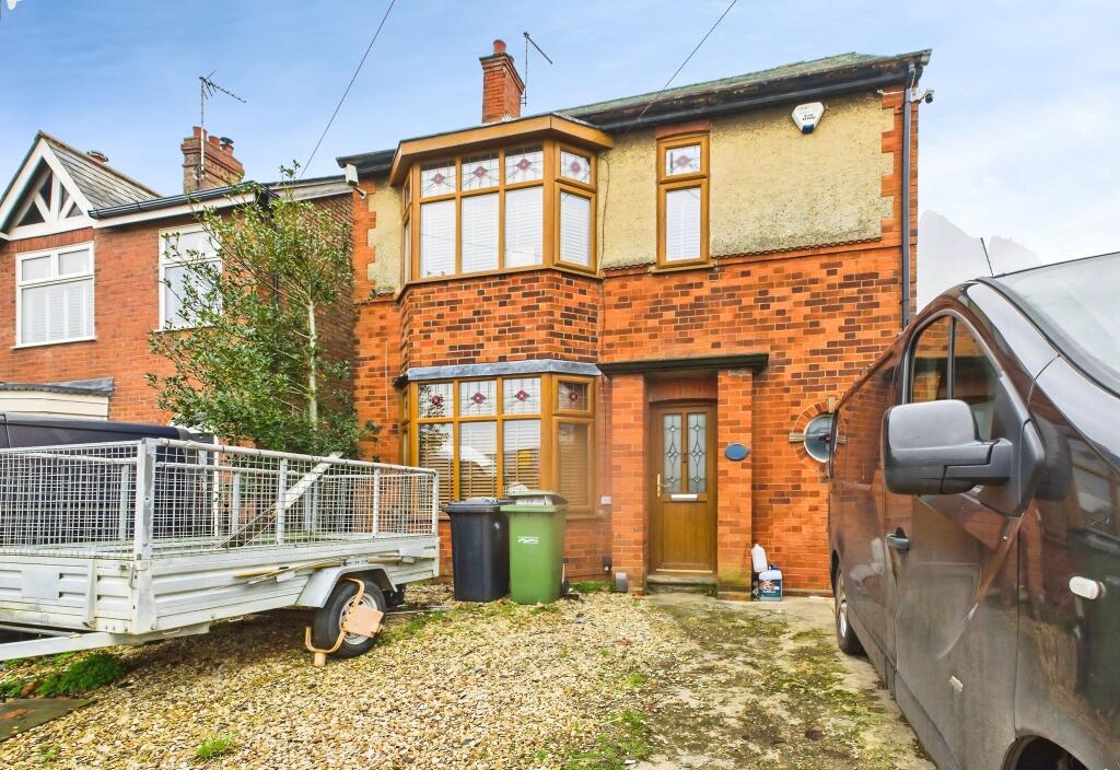 4-bed detached on Oundle Road, Woodston, Peterborough, Cambridgeshire, £339,995