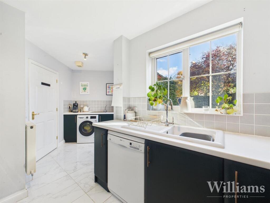 Almond Tree Drive, Weston Turville, HP22 - View 6