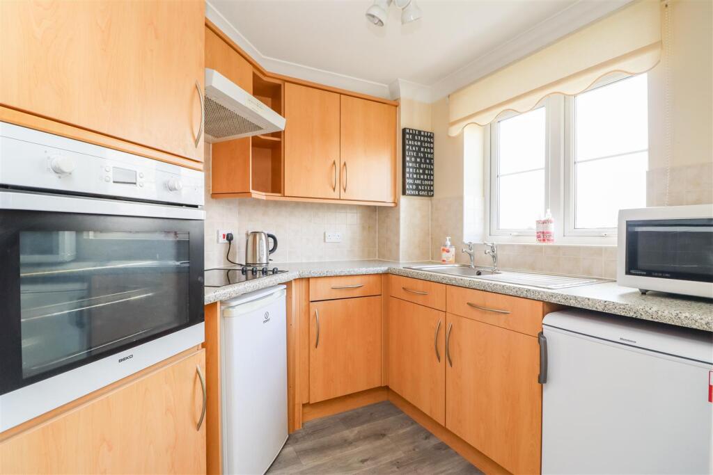 Apartment in Horsham, West Sussex - View 5