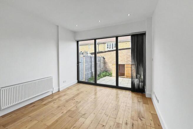 198 Upper Richmond Road West, London SW14 8AN