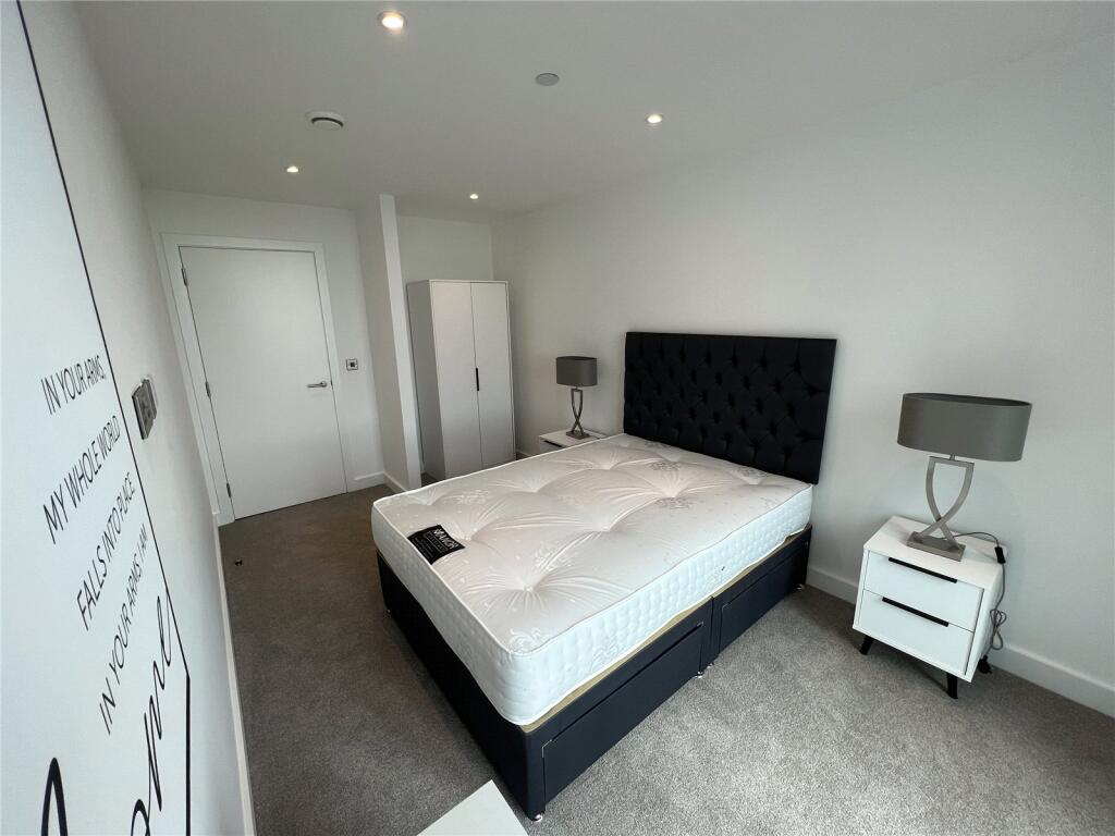 Apartment in Manchester, City Centre - View 4