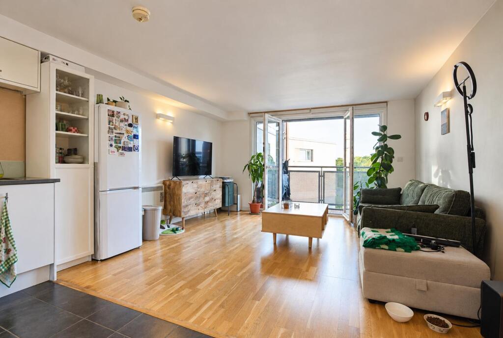Apartment in London - View 2