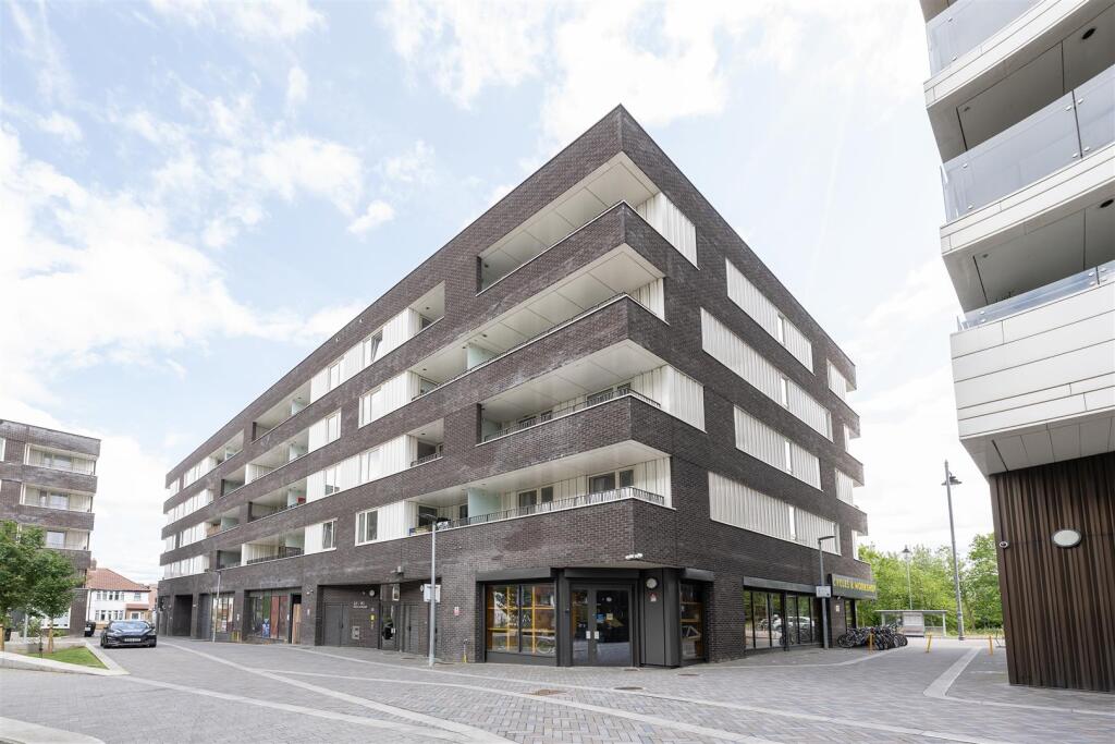 2-bed apartment on Beck Square, Leyton, £425,000
