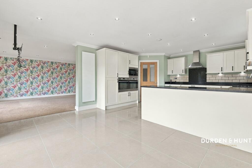 House in Rochford, Rayleigh - View 5