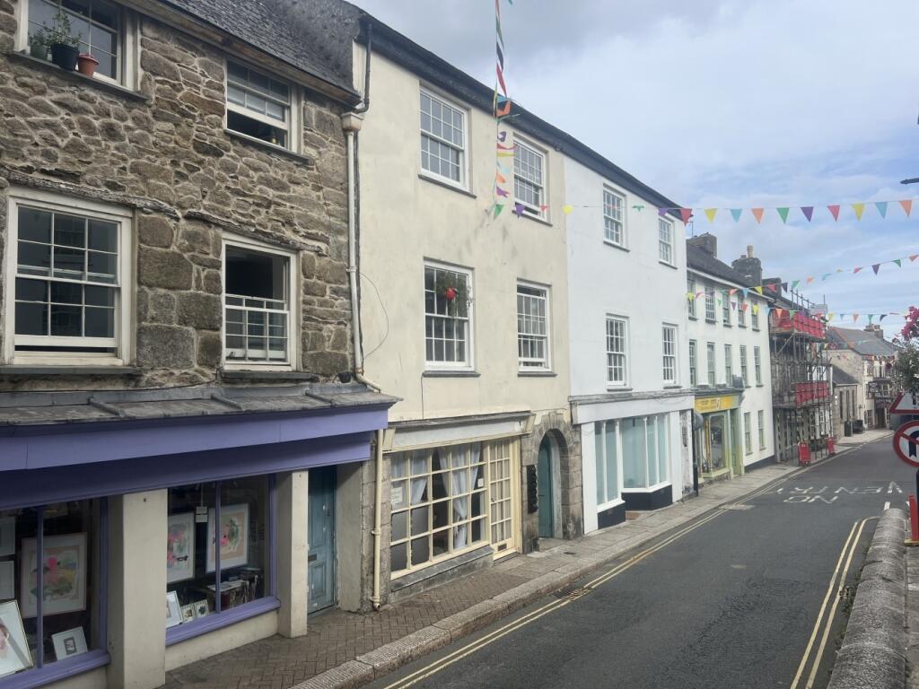 Main image of property: 14 Lower Market Street, Penryn