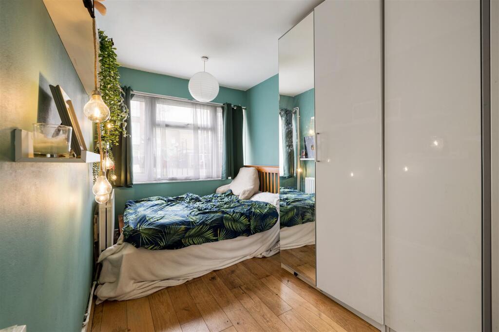 Apartment in London, Leytonstone - View 4