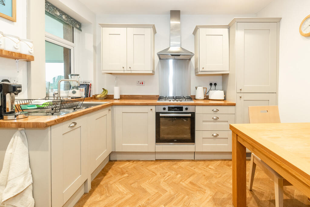 House in Bradford - View 4