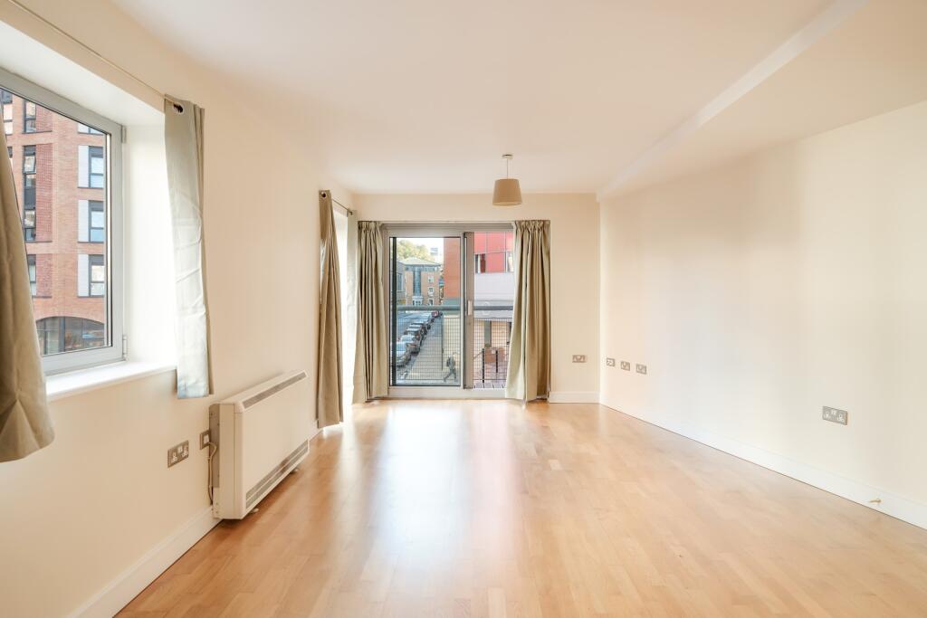 Flat , Thomas Court, BS1 photo 3