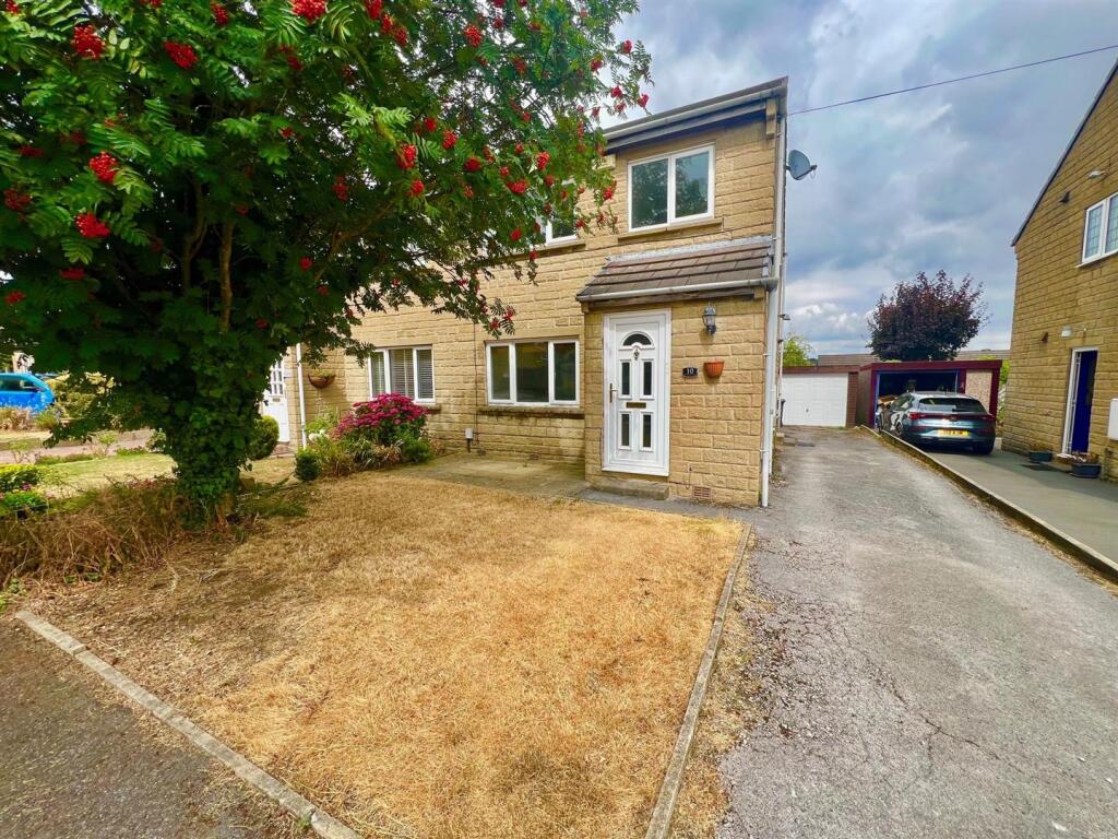 Main image of property: Cotswold Mews, Kirkburton, Huddersfield