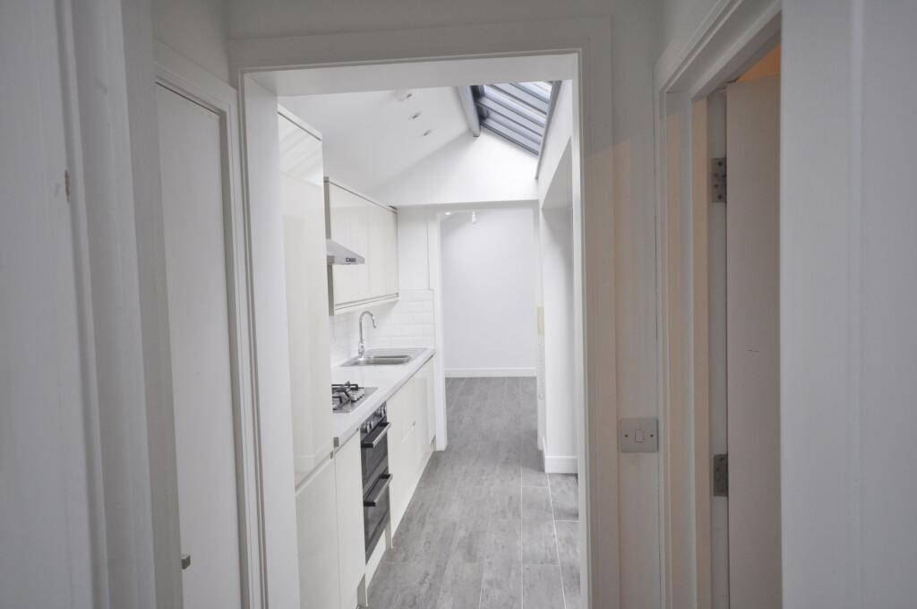 House in London, Mortlake - View 2