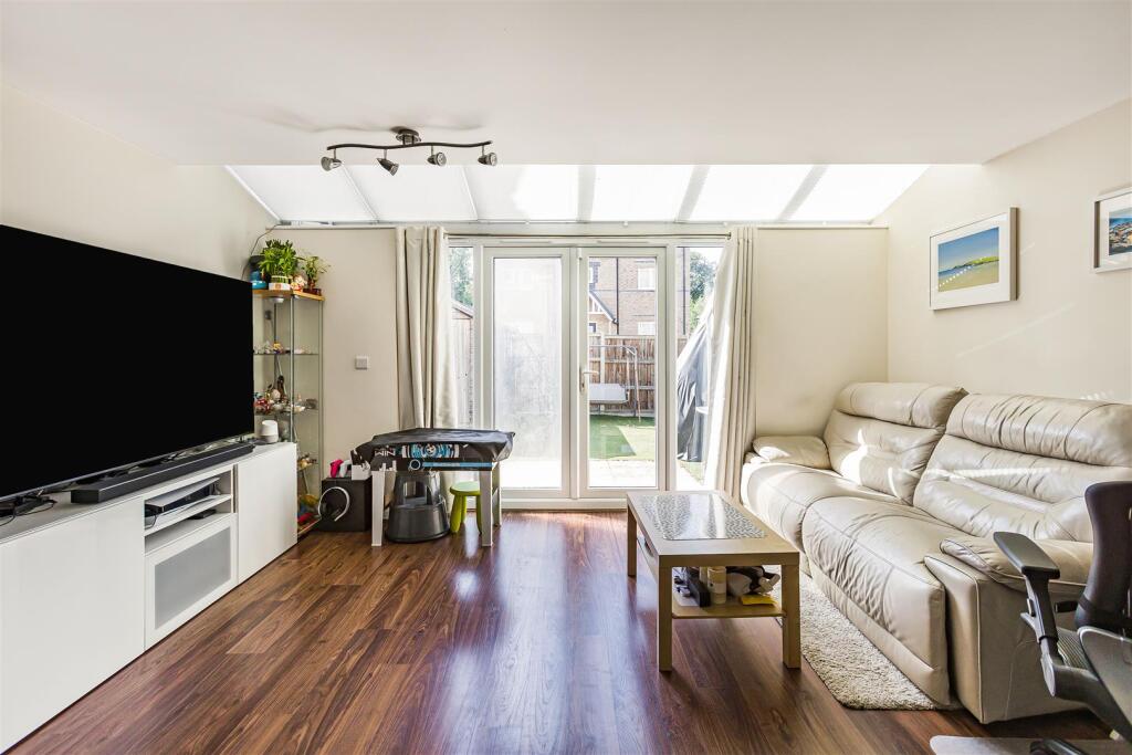 House in Hertford, Pinehurst - View 5