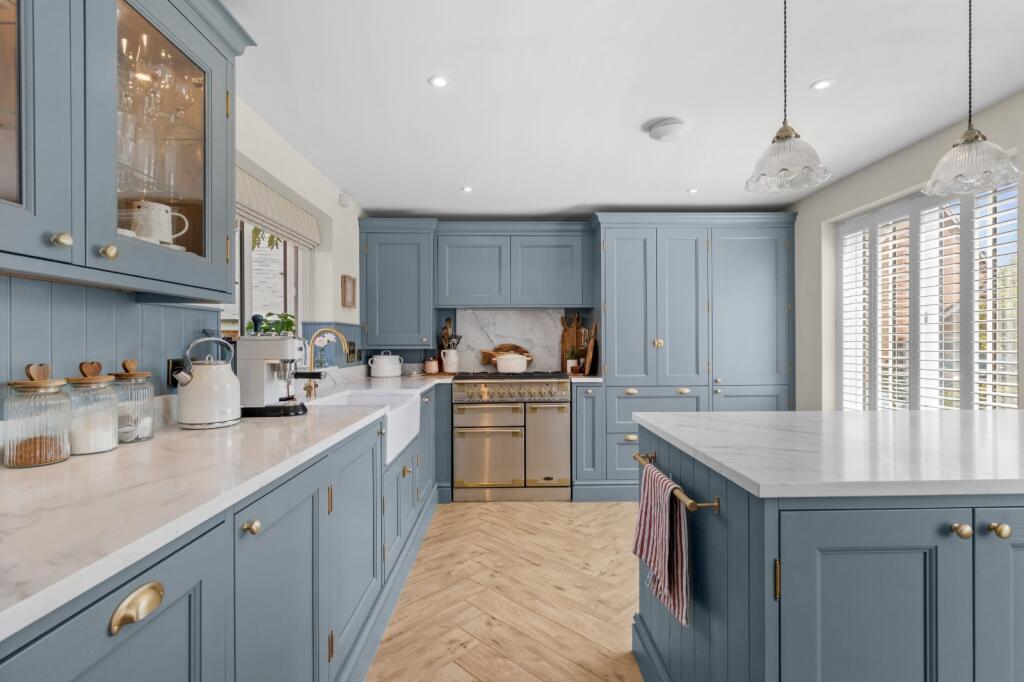 Brome Grove, Ridgewood, Uckfield, East Sussex, TN22 photo 4