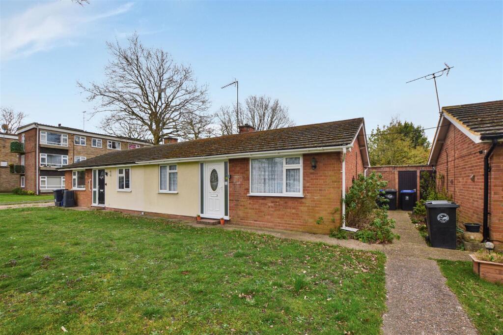 Main image of property: Heatherden Green, Iver