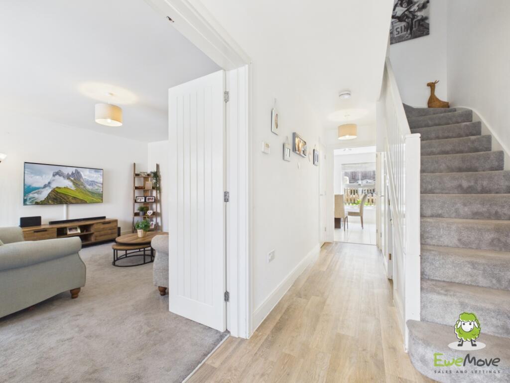 House in Basingstoke and Deane, Longacre, Kempshott Park - View 3