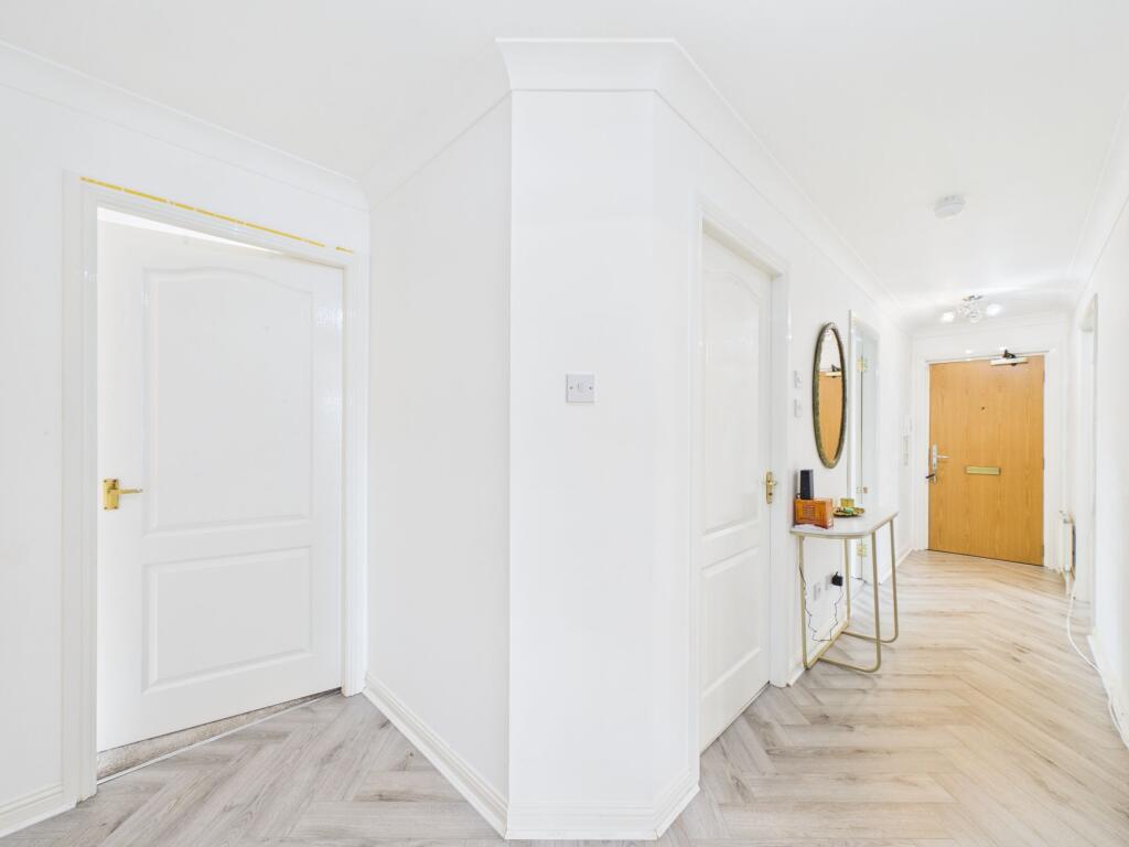 Apartment in Hamilton, Whitehill - More