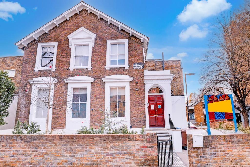 Main image of property: Queens Road, London, SE15