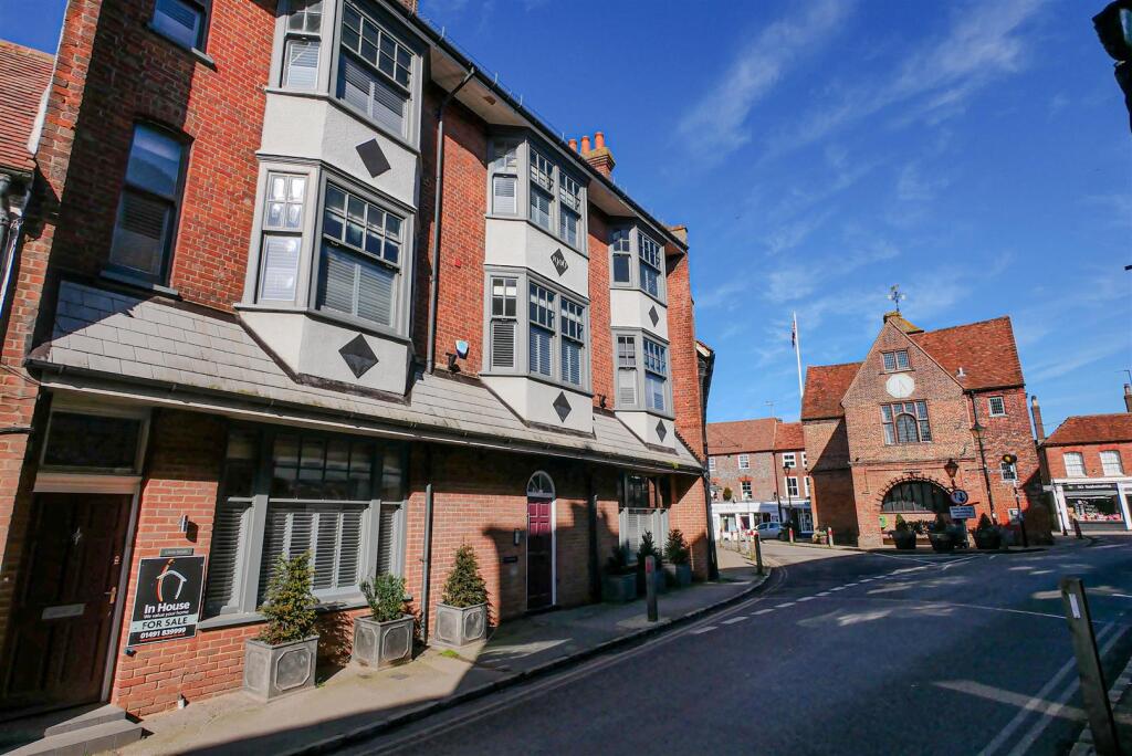 Main image of property: Couching Street, Watlington